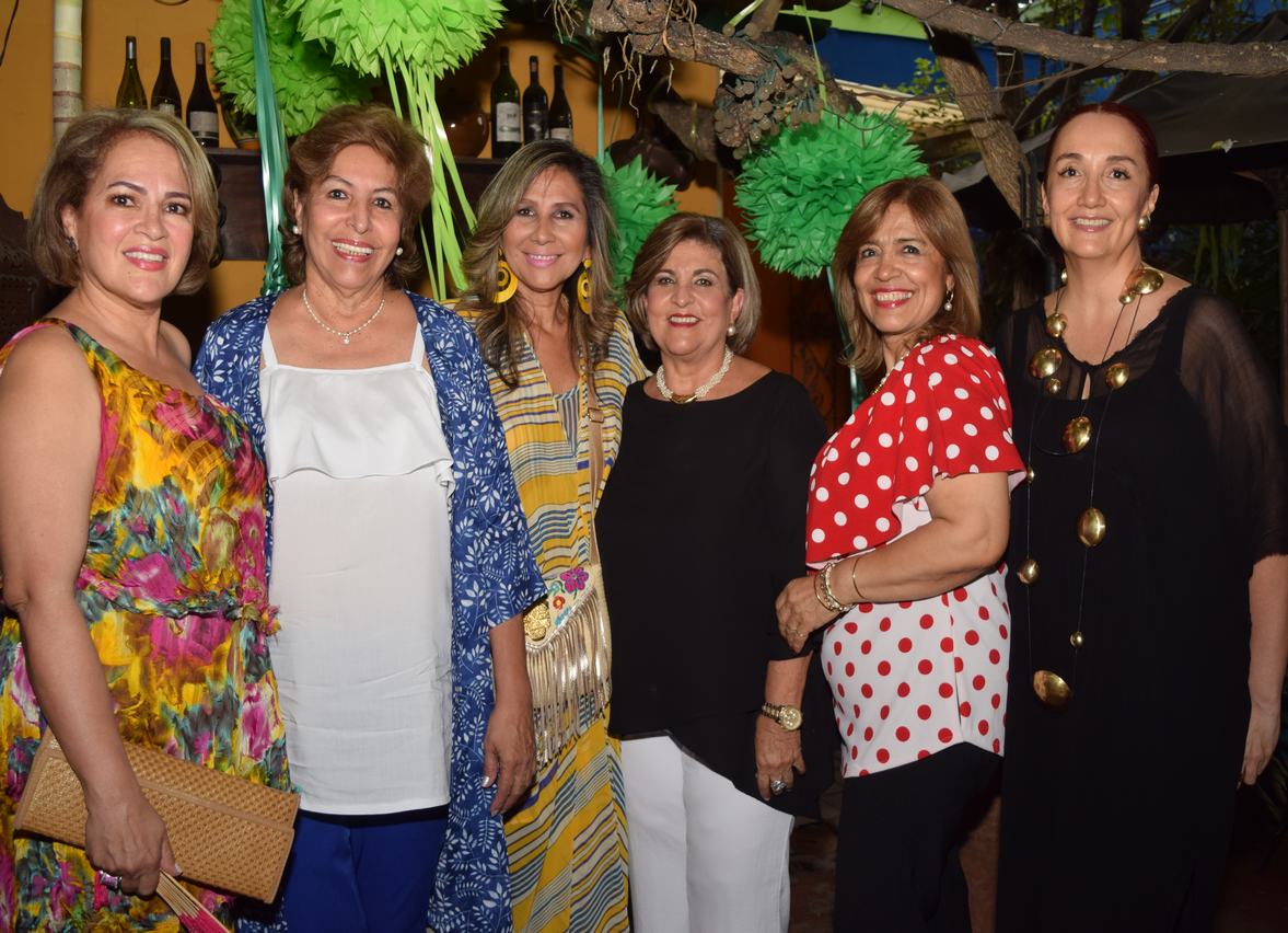 Gloria Ortega, Gloria Rubiano, Olga Lucia Gómez, Rosmery de Chacón, Ana Cristina de Cabrera y Marcela Tapicha.